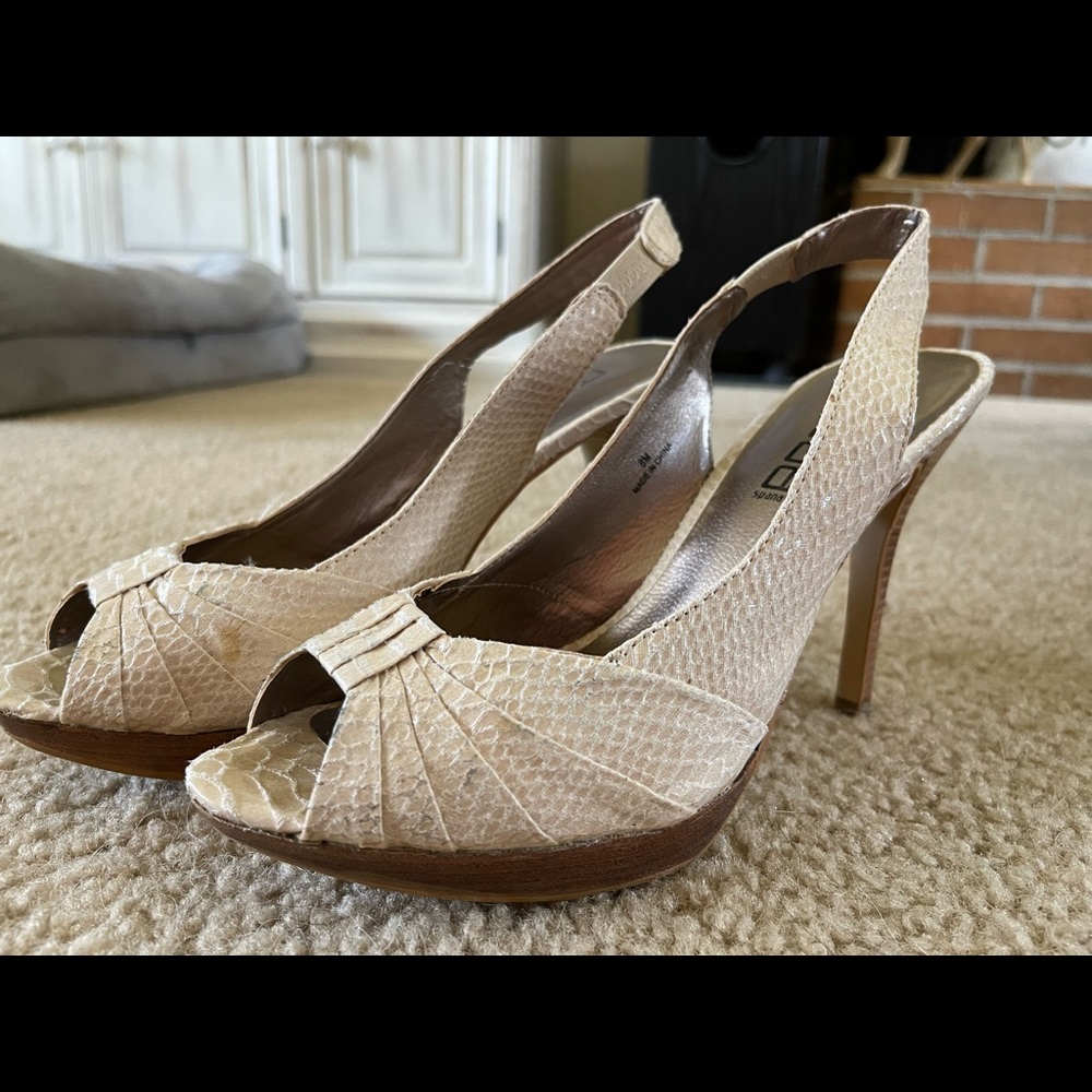 Women’s Moda Spana Quicksand peep toe beige heel